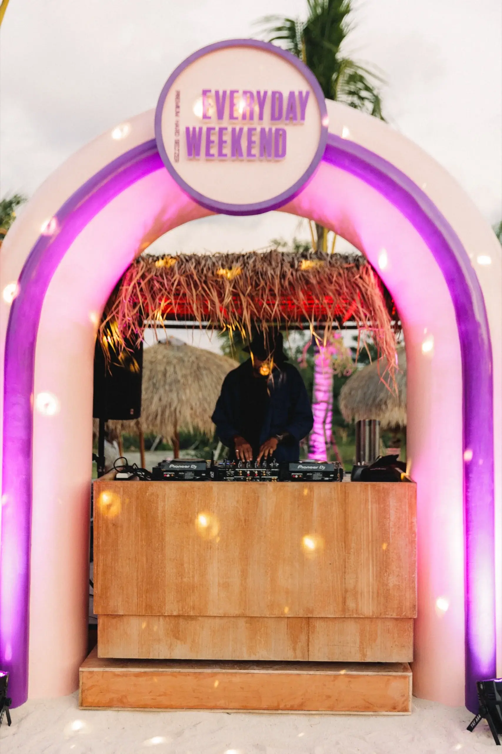 DJ set: booth, lighting, crowd